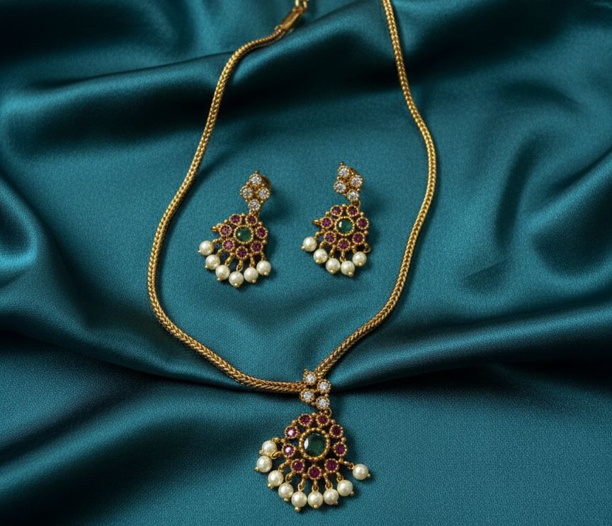 Simple green ruby white mix necklace